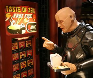 Red Dwarf. Kryten (Robert Llewellyn). Copyright: Grant Naylor Productions / BBC