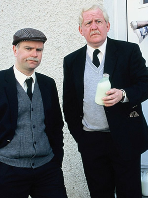 Still Game. Image shows from L to R: Victor McDade (Greg Hemphill), Jack Jarvis (Ford Kiernan). Copyright: The Comedy Unit / Effingee Productions