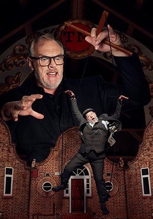 Taskmaster. Image shows from L to R: Greg Davies, Johnny Vegas. Copyright: Avalon Television