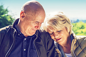 23 Walks. Image shows from L to R: Dave (Dave Johns), Fern (Alison Steadman). Copyright: Met Film