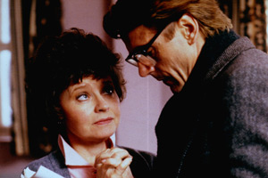 A Chorus Of Disapproval. Image shows from L to R: Hannah Ap Llewellyn (Prunella Scales), Guy Jones (Jeremy Irons)