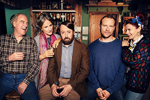 Back. Image shows from L to R: Uncle Geoff (Geoffrey McGivern), Ellen (Penny Downie), Stephen (David Mitchell), Andrew (Robert Webb), Cass (Louise Brealey). Copyright: Big Talk Productions