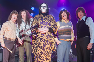 Brian Pern. Image shows from L to R: Mike Phillips (Philip Pope), Pat Quid (Paul Whitehouse), Brian Pern (Simon Day), Barry Patmore (Denis Lawson), Tony Pebblé (Nigel Havers). Copyright: BBC