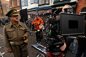 Dad's Army. Captain George Mainwaring (Toby Jones). Copyright: Universal Pictures / DJ Films