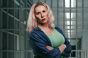 Hard Cell. Big Viv (Catherine Tate)