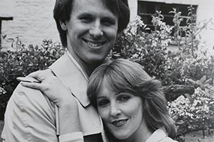 Holding The Fort. Image shows from L to R: Russell Milburn (Peter Davison), Penny Milburn (Patricia Hodge). Copyright: London Weekend Television