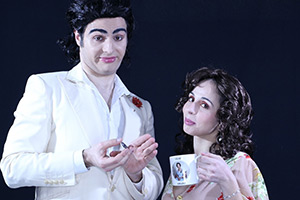 Magic Coins: The Course. Image shows from L to R: José The Magician (José Pedro Fortuna), Ana Pinho