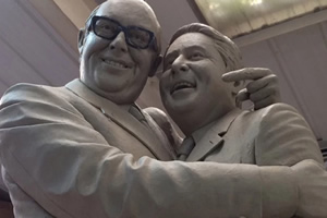 Morecambe & Wise statue