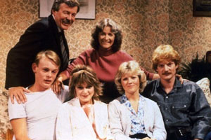 No Place Like Home. Image shows from L to R: Nigel Crabtree (Martin Clunes), Arthur Crabtree (William Gaunt), Tracy Crabtree (Dee Sadler), Beryl Crabtree (Patricia Garwood), Lorraine Codd (Beverly Adams), Paul Crabtree (Stephen Watson). Copyright: BBC