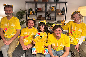 Outnumbered. Image shows left to right: Pete (Hugh Dennis), Ben (Daniel Roche), Karen (Ramona Marquez), Jake (Tyger Drew-Honey), Sue (Claire Skinner)