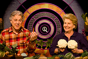 QI. Image shows left to right: Alan Davies, Sandi Toksvig