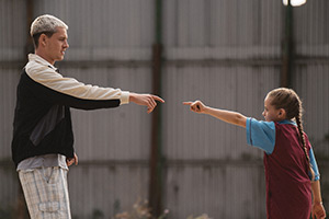 Scrapper. Image shows left to right: Jason (Harris Dickinson), Georgie (Lola Campbell)