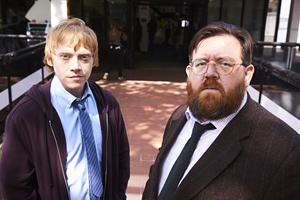 Sick Note. Image shows from L to R: Daniel Glass (Rupert Grint), Dr Iain Glennis (Nick Frost). Copyright: King Bert Productions