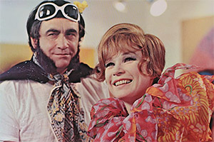 The Bliss Of Mrs. Blossom. Image shows from L to R: Ambrose Tuttle (James Booth), Harriet Blossom (Shirley MacLaine). Copyright: Paramount