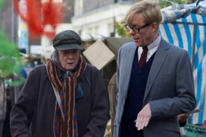 The Lady In The Van. Image shows from L to R: Miss Shepherd (Maggie Smith), Alan Bennett (Alex Jennings). Copyright: BBC Films