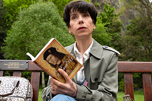 The Lost King. Philippa Langley (Sally Hawkins). Copyright: Graeme Hunter Pictures