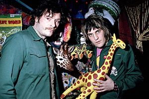 The Mighty Boosh. Image shows from L to R: Howard Moon (Julian Barratt), Vince Noir (Noel Fielding). Copyright: Baby Cow Productions