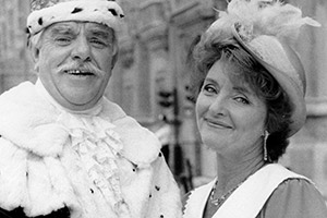 The New Statesman. Image shows from L to R: George Vance (Windsor Davies), Enid Vance (Anna Dawson). Copyright: BBC