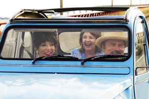 The Time Of Their Lives. Image shows from L to R: Helen (Joan Collins), Priscilla (Pauline Collins), Alberto (Franco Nero)