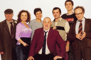 Time Gentlemen Please. Image shows from L to R: Old Man (Roy Heather), Janet (Julia Sawalha), Vicky Jackson (Rebecca Front), Guv (Al Murray), Terry (Phil Daniels), Steve (Jason Freeman), Prof (Andrew Mackay). Copyright: Avalon Television