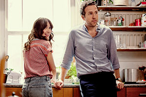 Trying. Image shows from L to R: Nikki Newman (Esther Smith), Jason Ross (Rafe Spall). Copyright: Apple TV+