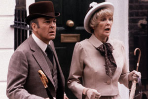 Two's Company. Image shows from L to R: Robert Hiller (Donald Sinden), Dorothy McNab (Elaine Stritch). Copyright: London Weekend Television
