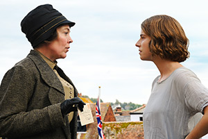 Wicked Little Letters. Image shows left to right: Edith Swan (Olivia Colman), Rose Gooding (Jessie Buckley)