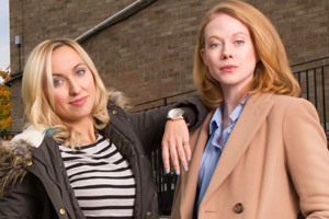 Witless. Image shows from L to R: Leanne (Kerry Howard), Rhona (Zoe Boyle). Copyright: Objective Productions