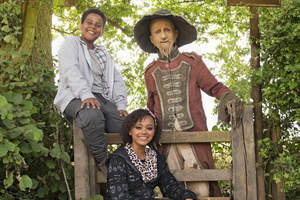 Worzel Gummidge. Image shows from L to R: John (Thierry Wickens), Susan (India Brown), Worzel (Mackenzie Crook)