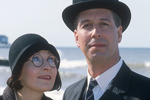 You Rang, M'Lord?. Image shows left to right: Ivy Teasdale (Su Pollard), James Twelvetrees (Jeffrey Holland). Credit: BBC