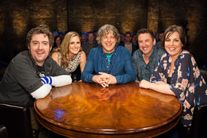 Alan Davies: As Yet Untitled. Image shows from L to R: Nick Helm, Olivia Lee, Alan Davies, Lee Mack, Katherine Jakeways. Copyright: Phil McIntyre Entertainment