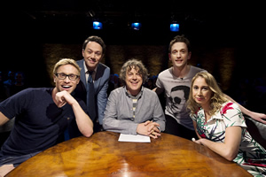 Alan Davies: As Yet Untitled. Image shows from L to R: Russell Howard, Reece Shearsmith, Alan Davies, John Robins, Tiffany Stevenson. Copyright: Phil McIntyre Entertainment