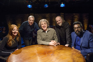 Alan Davies: As Yet Untitled. Image shows from L to R: Diane Morgan, Steve Pemberton, Alan Davies, Bill Bailey, Romesh Ranganathan. Copyright: Phil McIntyre Entertainment