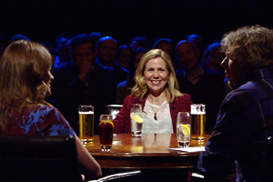 Alan Davies: As Yet Untitled. Image shows from L to R: Ellie Taylor, Sally Phillips, Alan Davies. Copyright: Phil McIntyre Entertainment