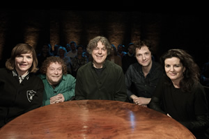 Alan Davies: As Yet Untitled. Image shows from L to R: Jessica Hynes, Wes Borg, Alan Davies, Chris Addison, Deirdre O'Kane