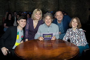 Alan Davies: As Yet Untitled. Image shows from L to R: Tom Rosenthal, Lizzie Roper, Alan Davies, Bob Mortimer, Gemma Whelan. Copyright: Phil McIntyre Entertainment