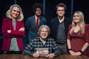 Alan Davies: As Yet Untitled. Image shows from L to R: Joanne McNally, Richard Ayoade, Alan Davies, Jonny Pelham, Harriet Kemsley. Copyright: Phil McIntyre Entertainment