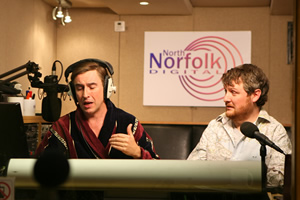 Mid Morning Matters With Alan Partridge. Image shows from L to R: Alan Partridge (Steve Coogan), Sidekick Simon (Tim Key). Copyright: Baby Cow Productions