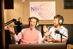 Mid Morning Matters With Alan Partridge. Image shows from L to R: Alan Partridge (Steve Coogan), Sidekick Simon (Tim Key). Copyright: Baby Cow Productions