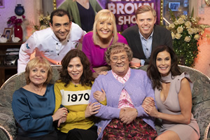 All Round To Mrs. Brown's. Image shows from L to R: Julie Friel, Aly Mahmoud, Anna Friel, Cathy Brown (Jennifer Gibney), Mrs Brown (Brendan O'Carroll), Rob Beckett, Teri Hatcher