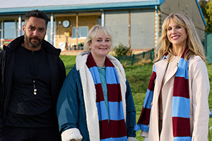 Amandaland. Image shows left to right: Mal (Samuel Anderson), Anne (Philippa Dunne), Amanda (Lucy Punch)