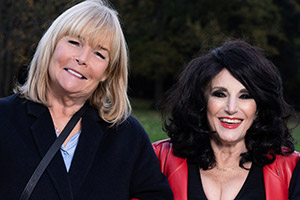 Birds Of A Feather. Image shows from L to R: Tracey Stubbs (Linda Robson), Dorien Green (Lesley Joseph). Copyright: ITV