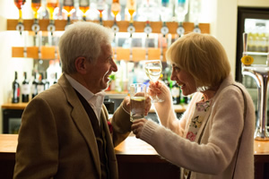 Boomers. Image shows from L to R: Dennis (George Layton), Carol (Paula Wilcox). Copyright: Hat Trick Productions