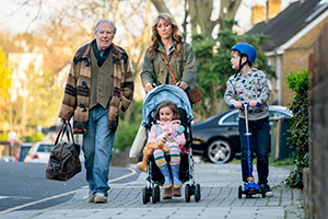 Breeders. Image shows from L to R: Michael (Michael McKean), Ally (Daisy Haggard), Young Ava (Jayda Eyles), Young Luke (George Wakeman). Copyright: Avalon Television