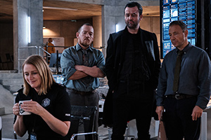 Code 404. Image shows from L to R: DCS Dennett (Rosie Cavaliero), DI Paul Stokes (Steven Meo), DI John Major (Daniel Mays), DI Roy Carver (Stephen Graham)