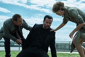 Code 404. Image shows from L to R: DI Roy Carver (Stephen Graham), DI John Major (Daniel Mays), Kelly Major (Anna Maxwell Martin)