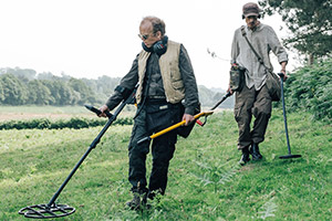 Detectorists. Image shows from L to R: Lance Stater (Toby Jones), Andy Stone (Mackenzie Crook). Copyright: BBC