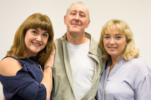 Goodnight Sweetheart. Image shows from L to R: Phoebe Sparrow (Elizabeth Carling), Gary Sparrow (Nicholas Lyndhurst), Yvonne Sparrow (Emma Amos). Copyright: Retort