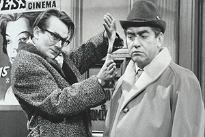 Hancock. Image shows from L to R: Peter Dartford (Denholm Elliott), Tony Hancock (Tony Hancock)