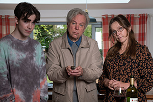 Inside No. 9. Image shows from L to R: Zack (Noah Valentine), Bob Bliss (Steve Pemberton), Helen (Jessica Hynes)